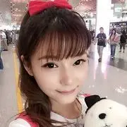 左手牵右手谎言伴我走