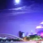 天空爱着大地
