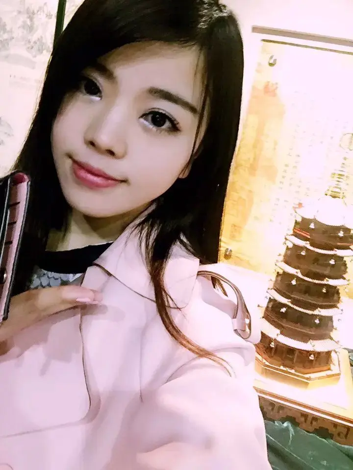 紫。烟。轻。绕。的主播照片
