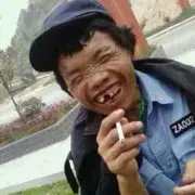 二嘎子在遛弯儿
