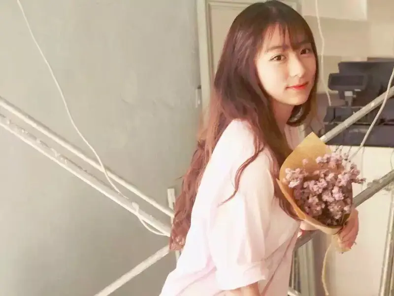 肉粒呀的主播海报