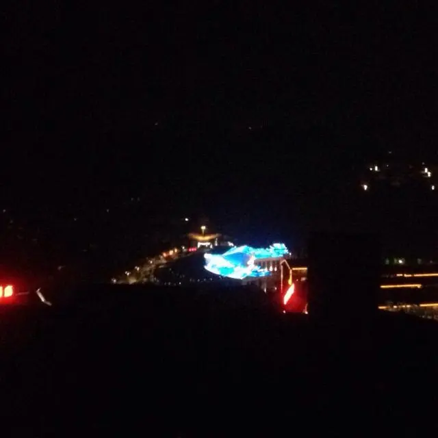 歌手罗小美的主播照片