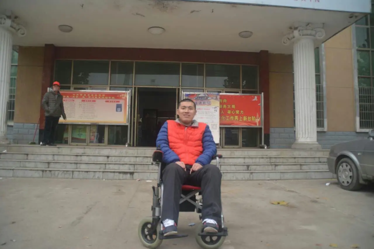 娱家正能量歌手子康的主播照片