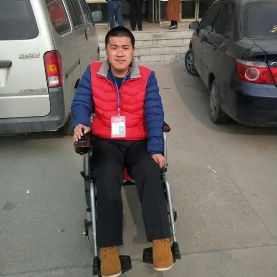 娱家正能量歌手子康的主播照片