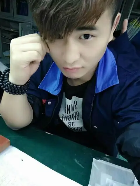 -小进进的主播照片