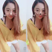 安静活泼的女孩