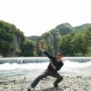 雄鹰展志