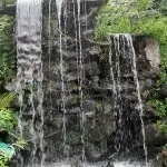 风雨下的路灯