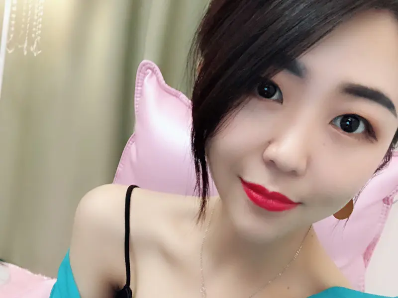 沉默已久的小婷子的主播海报