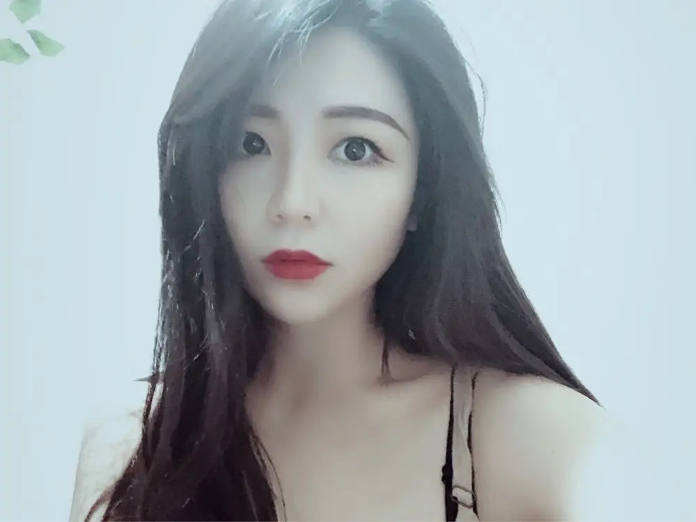 沉默已久的小婷子的主播照片