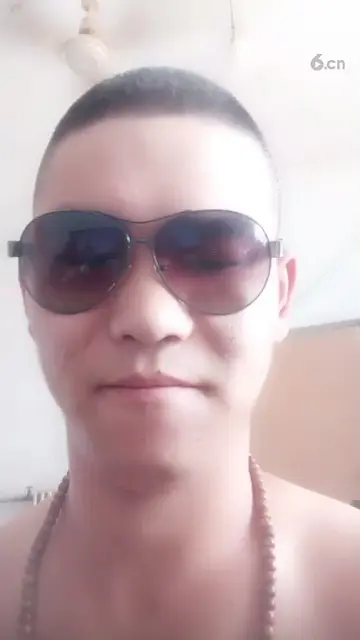 够霸气不