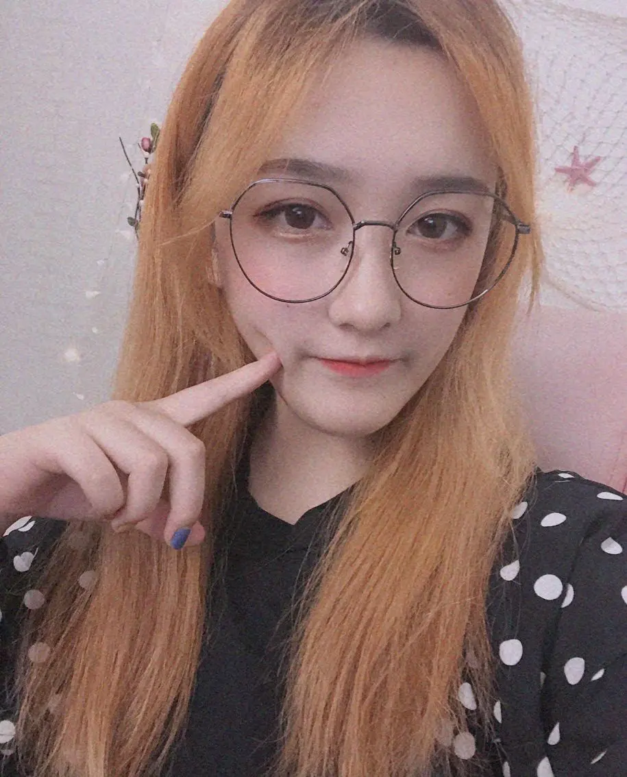 慧慧爱睡觉的主播照片