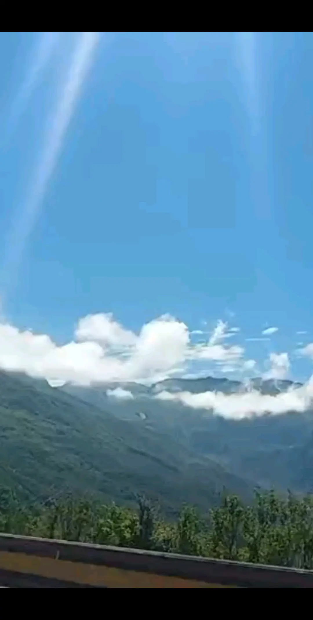 蓝天白云边