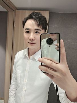 演员孔雀哥哥的图片