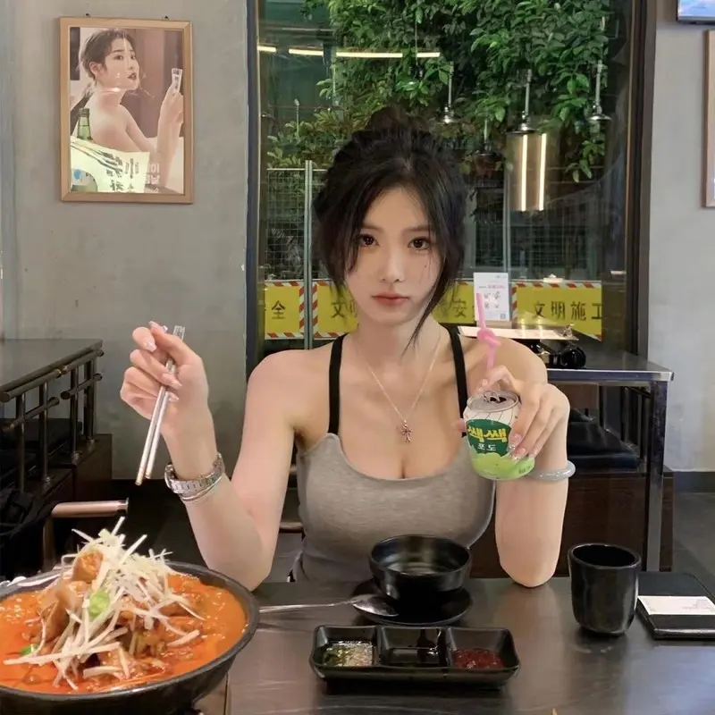 腼腆小洁~的主播海报