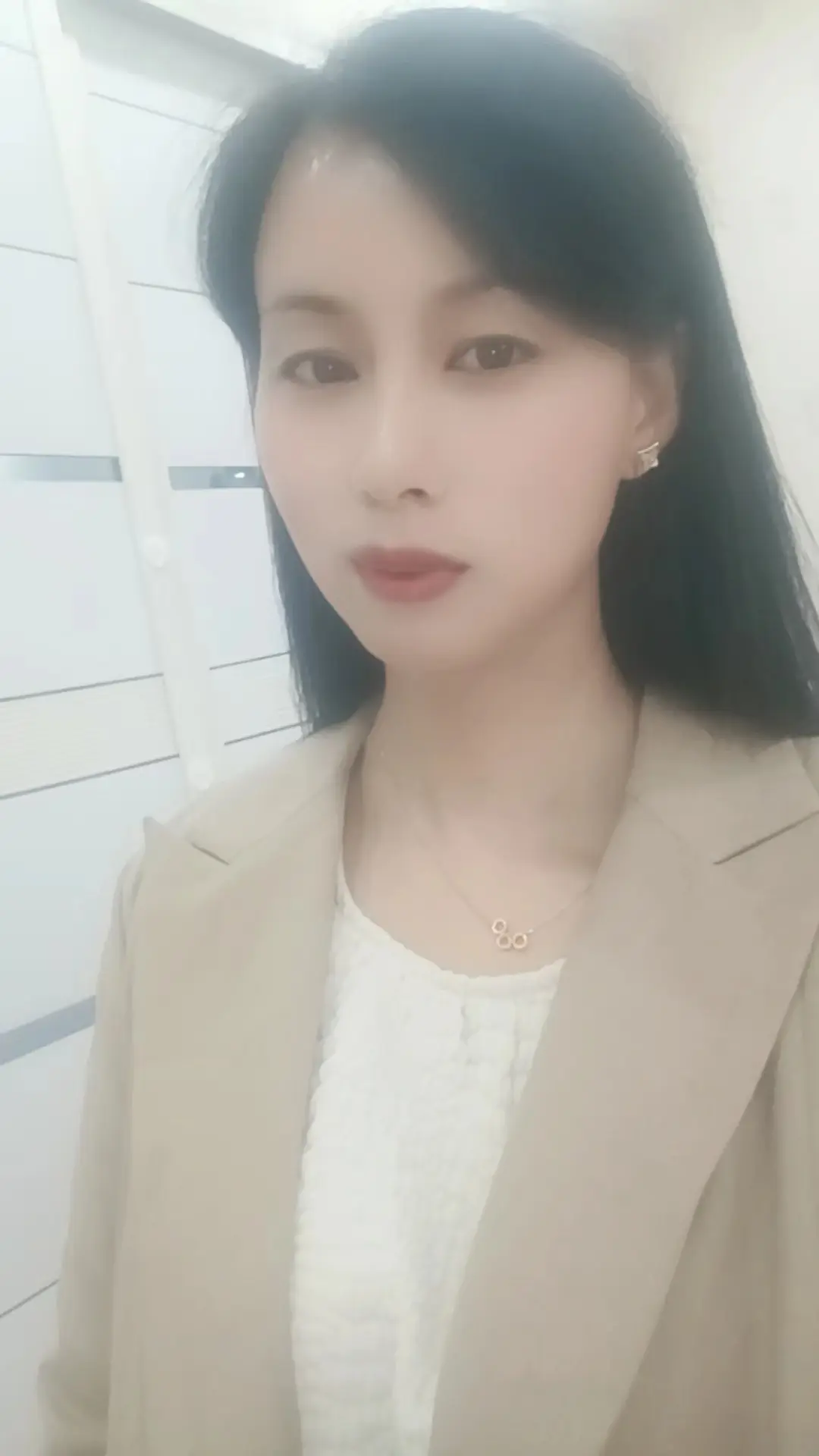 紫色的七主播图片