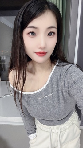 馨儿💕求投喂的图片