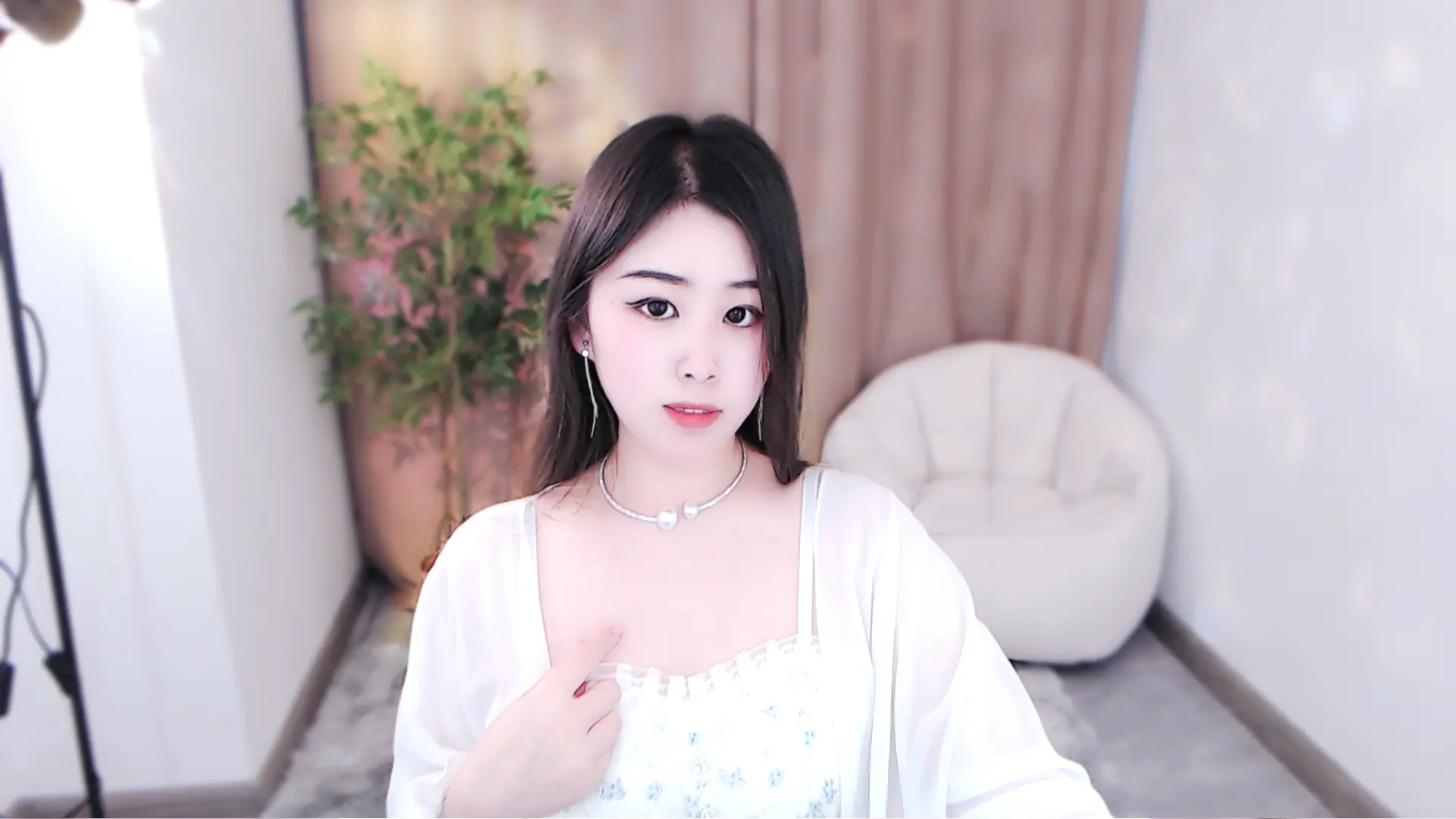 小洛洛今天休息的主播照片