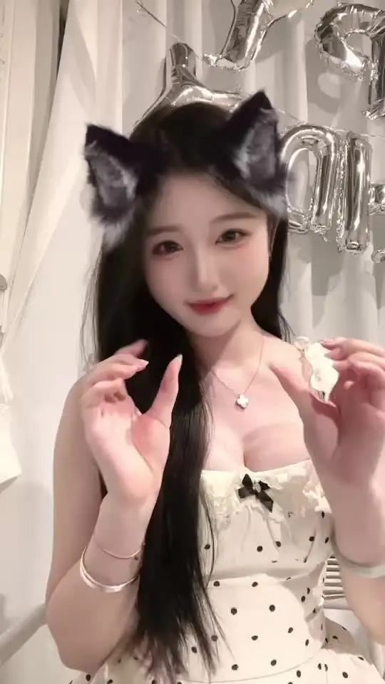 甜甜的出现一下