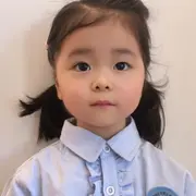 无名静静听歌。