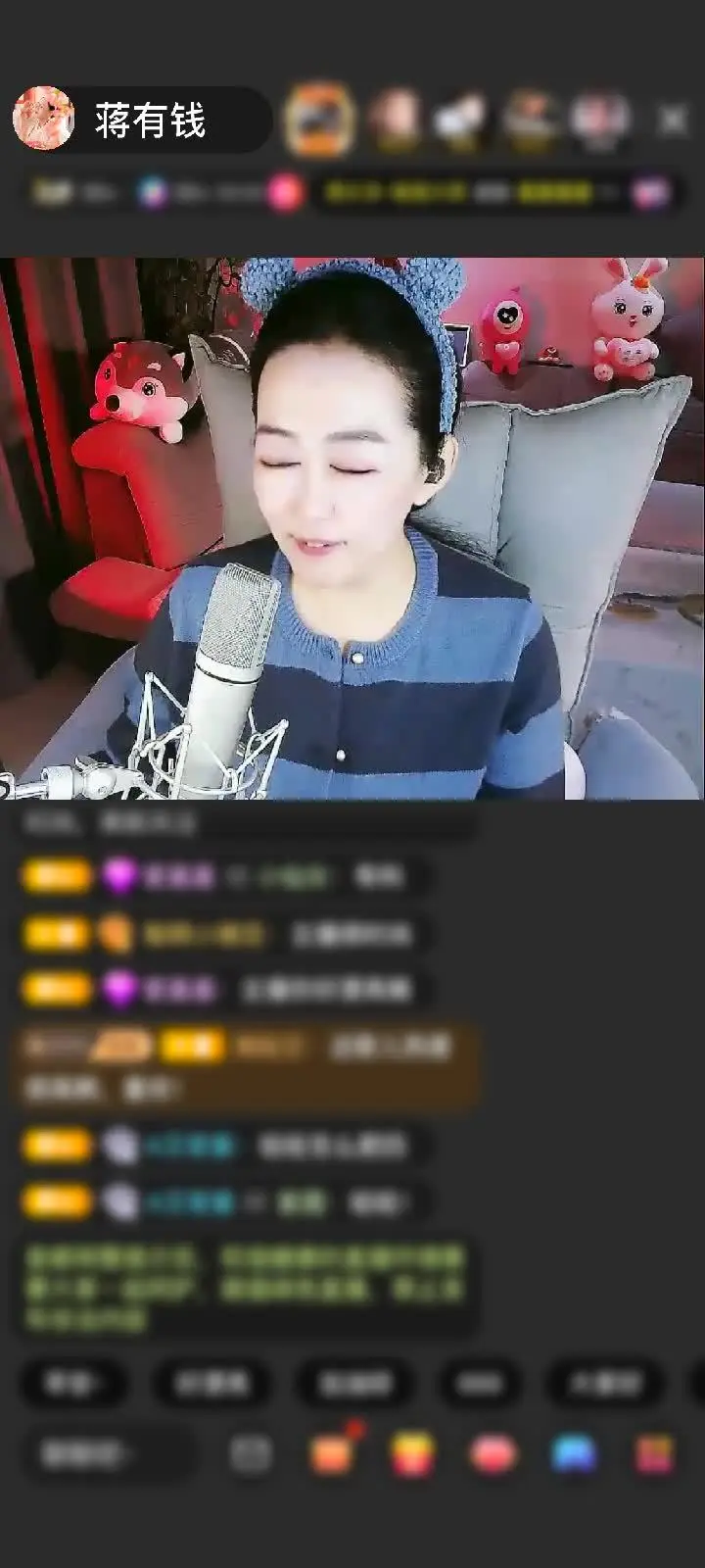 哈哈！“满满的爱”这个礼物名也太会了吧！收到的瞬间我差点在镜头前笑出声，你是不是偷偷装了读心术，知道我现在最需要这个～不过说真的，这份心意我收到啦，感觉整个人都被你用爱“充满电”了，下次要不要试试“超级加倍的爱”？😜