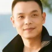 。烟的味道。