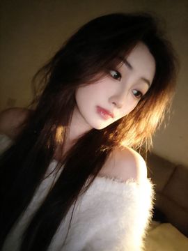 粮芯芯吖主播照片