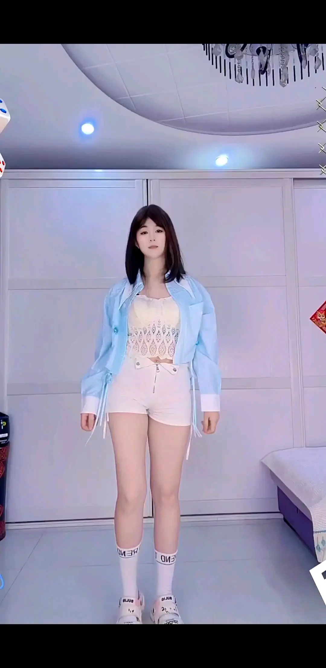 今天你开心了吗/美女