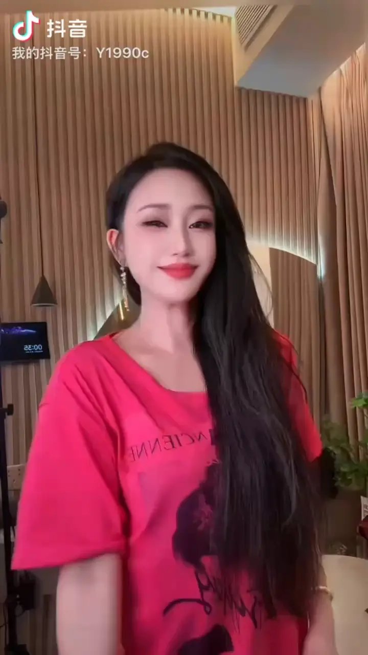 每晚七点半直播/飞吻
