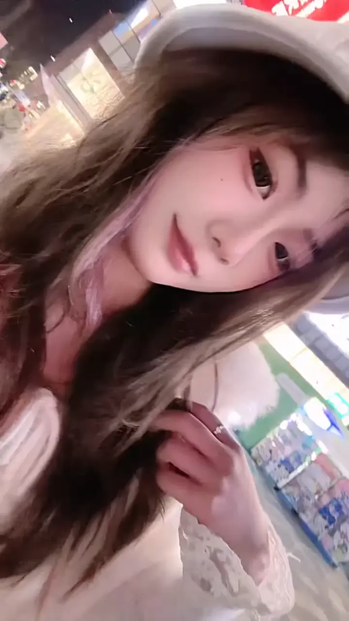 自我介绍下：我叫悄悄