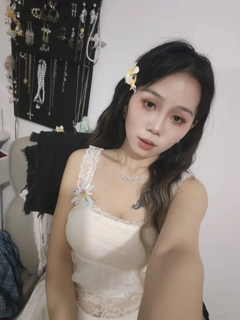妍宝～超甜辣💋休一主播图片