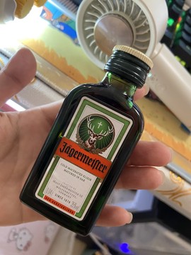 人发虚，休一天好好睡的图片