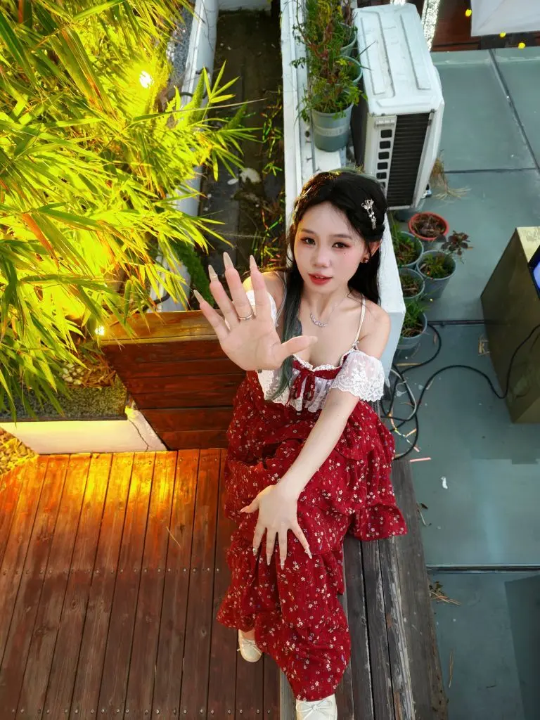 妍宝～超甜辣💋休一主播图片
